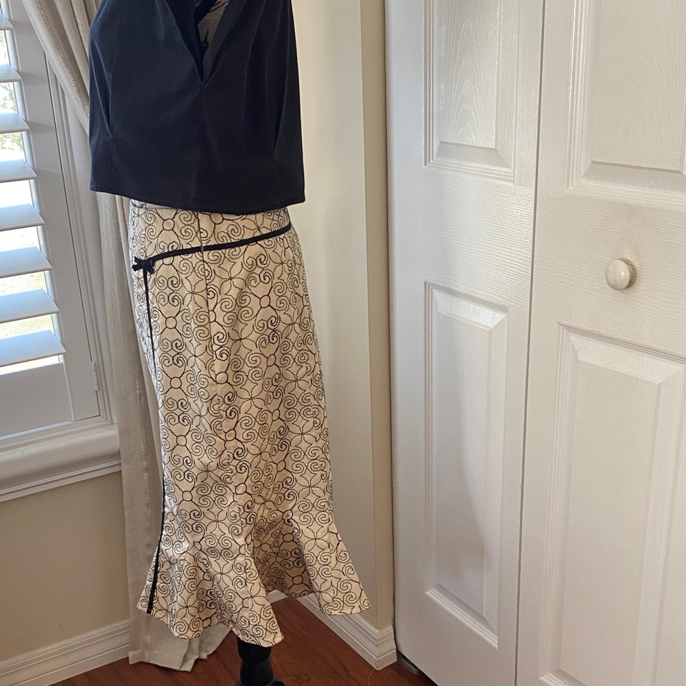 “Harold’s Embroidered Flounce Skirt Size 4 Cream Black A-Line Feminine Classic” - Picture 11 of 12